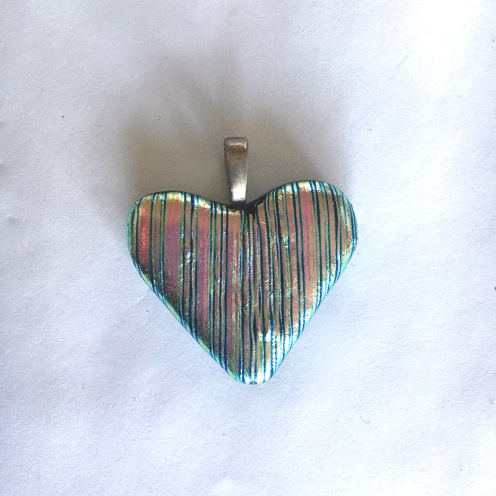 Glass metallic heart pendant - Picture 3 of 3